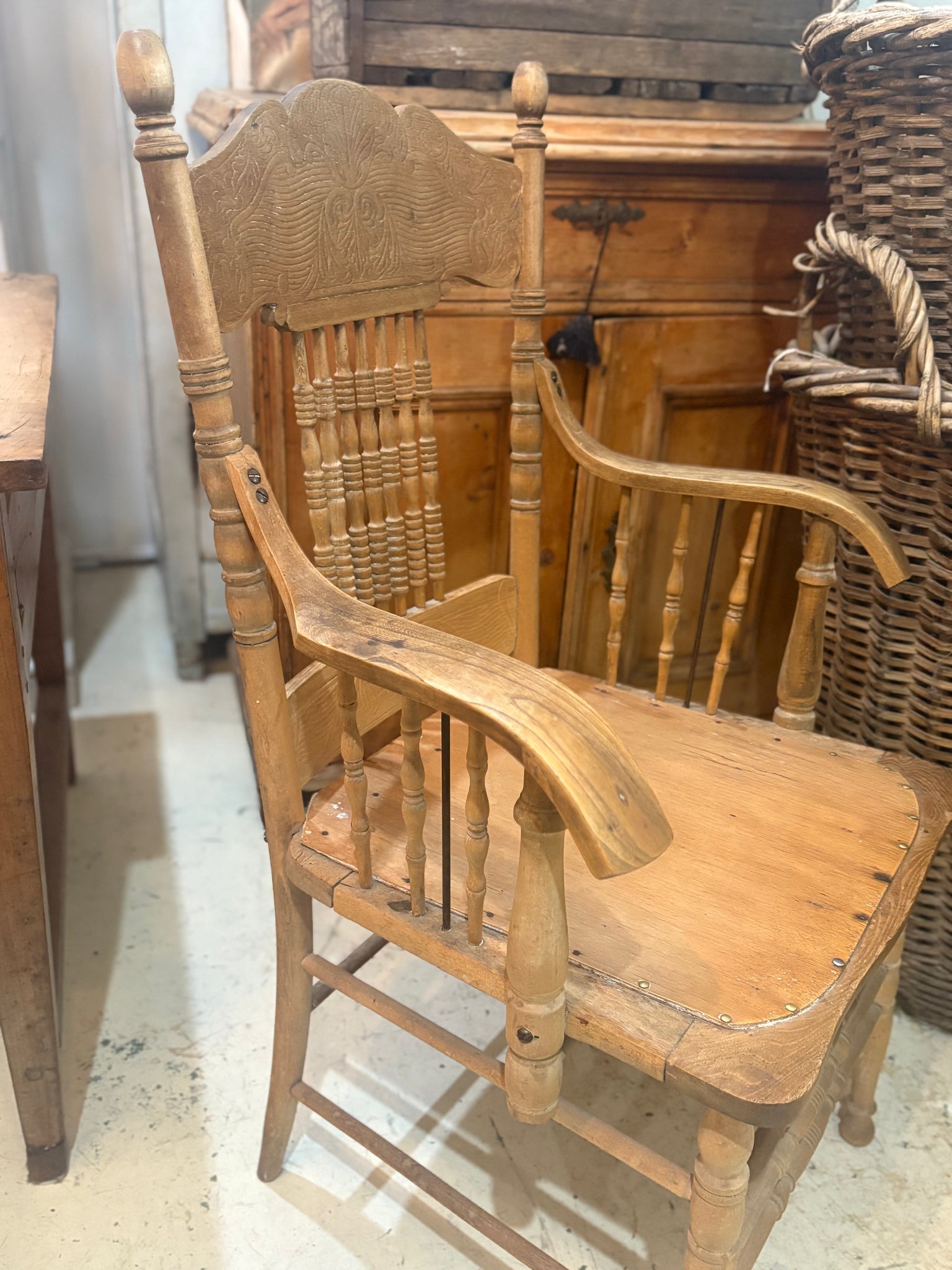 Antique cottage chair /carver