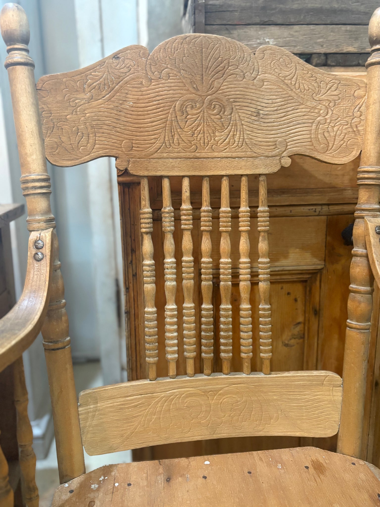 Antique cottage chair /carver