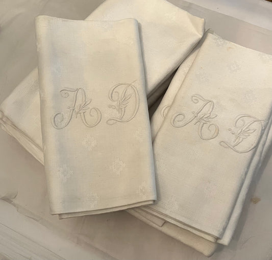 Set 12 monogrammed napkins