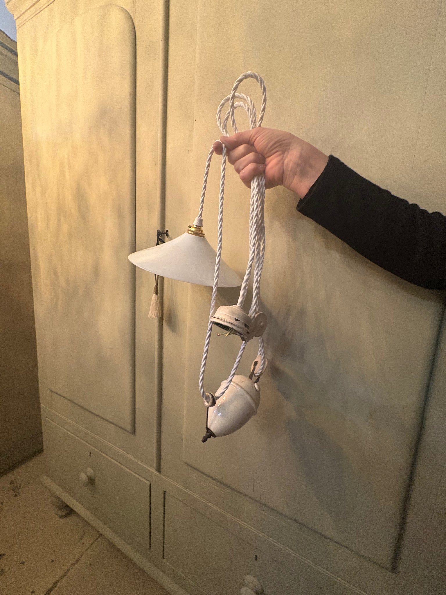 Antique rise and fall light fitting